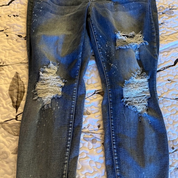 Women’s Judy Blue Jeans distressed - Picture 1 of 6